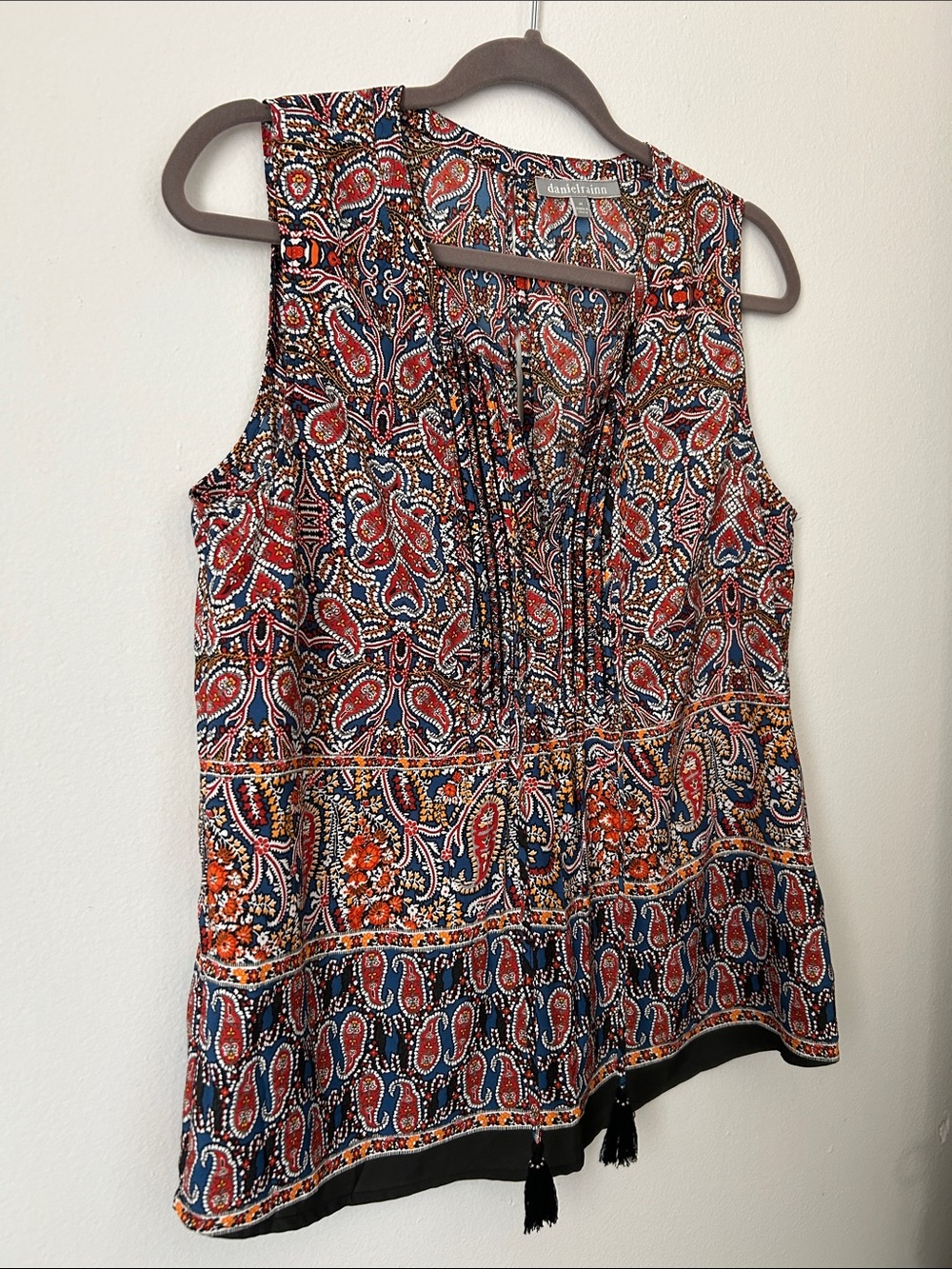 Daniel Rainn Navy and Red Paisley Tie-Front Sleeveless Top - Picture 4 of 10